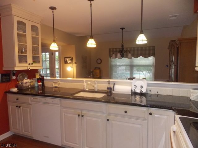 281 Abbey Dr, Franklin Twp., NJ 08873