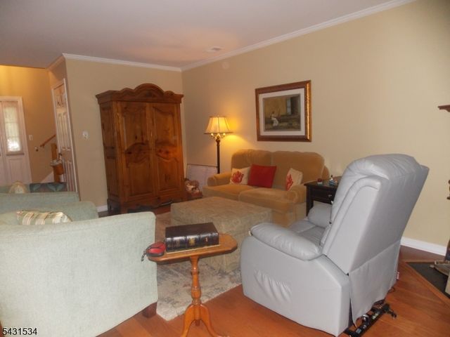 281 Abbey Dr, Franklin Twp., NJ 08873