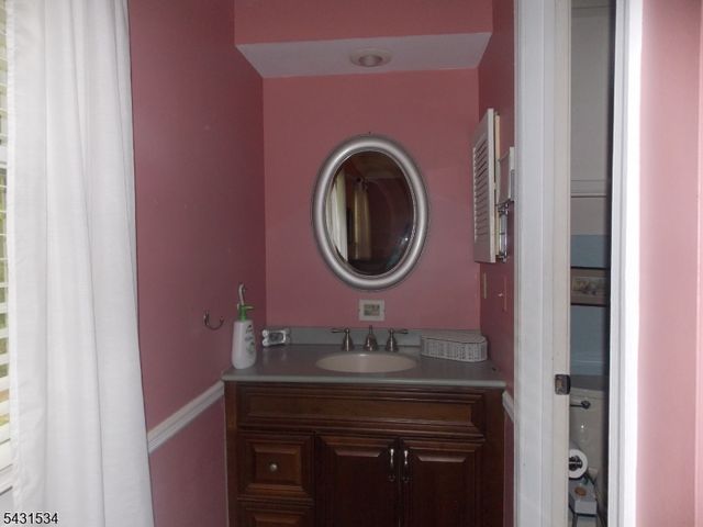281 Abbey Dr, Franklin Twp., NJ 08873
