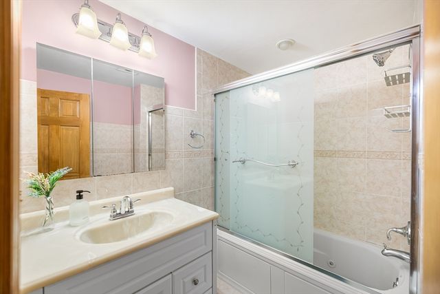 11 Hilltop Ln 11, Easton, MA 02375