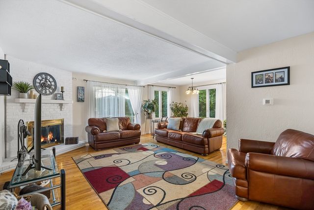 11 Hilltop Ln 11, Easton, MA 02375