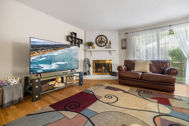 11 Hilltop Ln 11, Easton, MA 02375