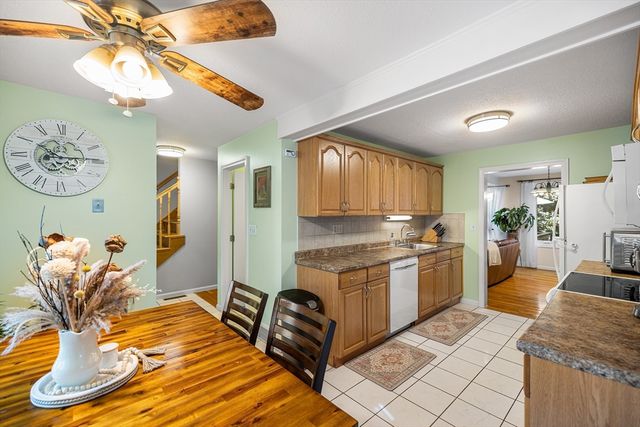 11 Hilltop Ln 11, Easton, MA 02375