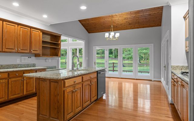 12 Mountain Orchard Path, Signal Mountain, TN 37377