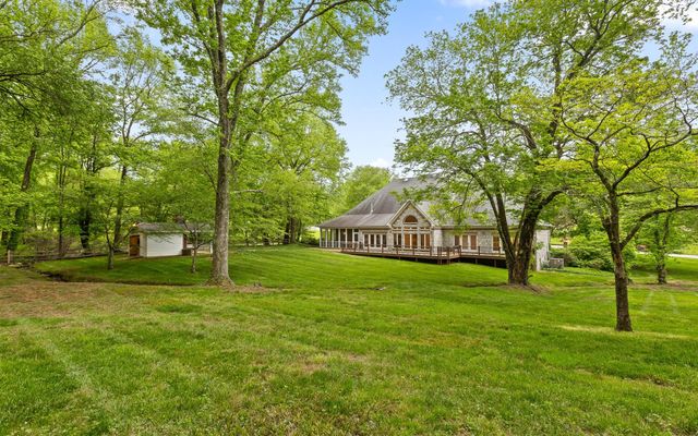 12 Mountain Orchard Path, Signal Mountain, TN 37377