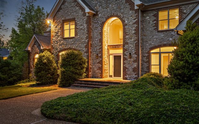 12 Mountain Orchard Path, Signal Mountain, TN 37377