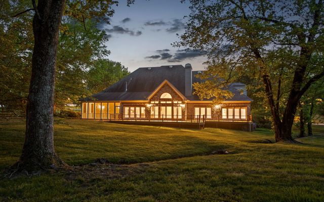 12 Mountain Orchard Path, Signal Mountain, TN 37377