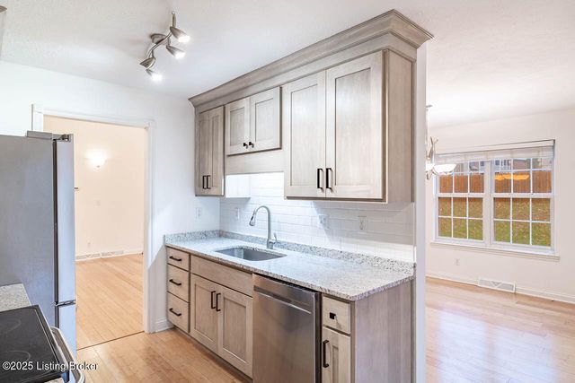 1605 Knob Hill Rd, Elizabethtown, KY 42701