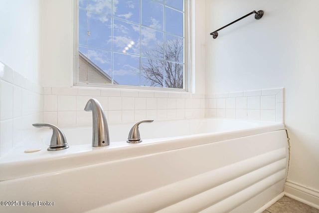 1605 Knob Hill Rd, Elizabethtown, KY 42701