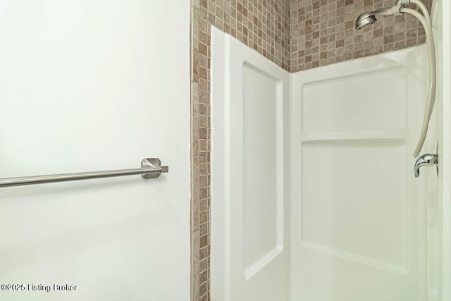 1605 Knob Hill Rd, Elizabethtown, KY 42701