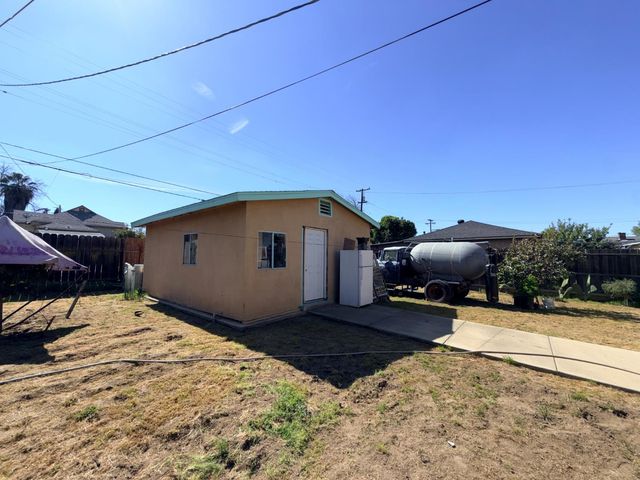 3028 E Grant Avenue, Fresno, CA 93701