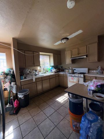 3028 E Grant Avenue, Fresno, CA 93701