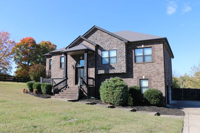 2200 Ellington Gait Dr, Clarksville, TN 37043
