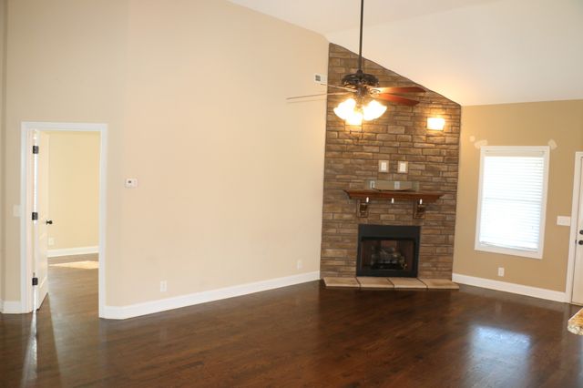 2200 Ellington Gait Dr, Clarksville, TN 37043