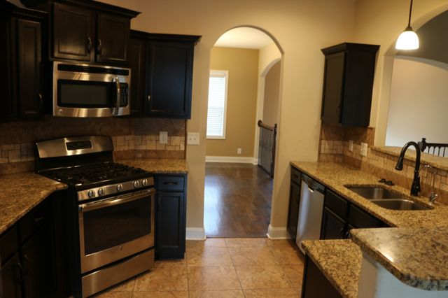 2200 Ellington Gait Dr, Clarksville, TN 37043