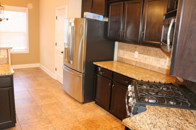 2200 Ellington Gait Dr, Clarksville, TN 37043