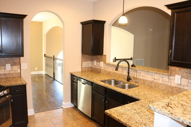 2200 Ellington Gait Dr, Clarksville, TN 37043