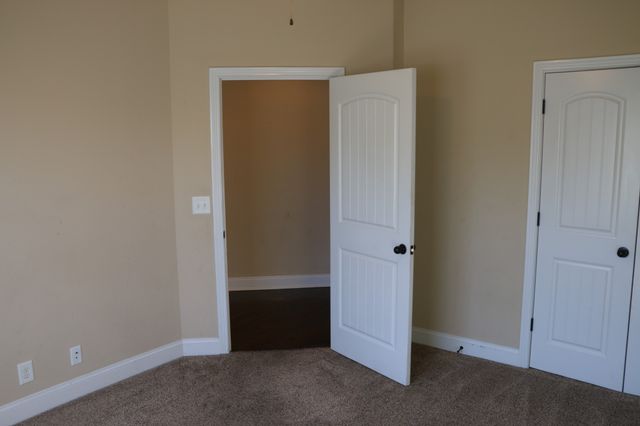 2200 Ellington Gait Dr, Clarksville, TN 37043