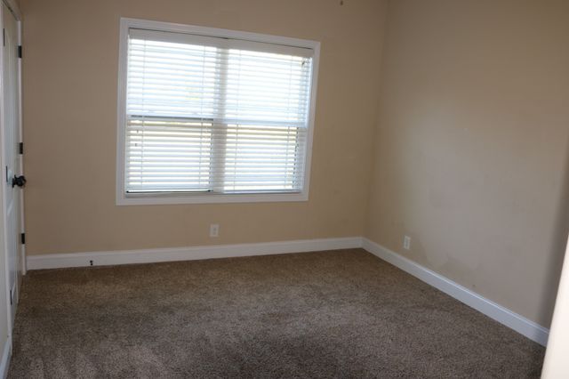 2200 Ellington Gait Dr, Clarksville, TN 37043