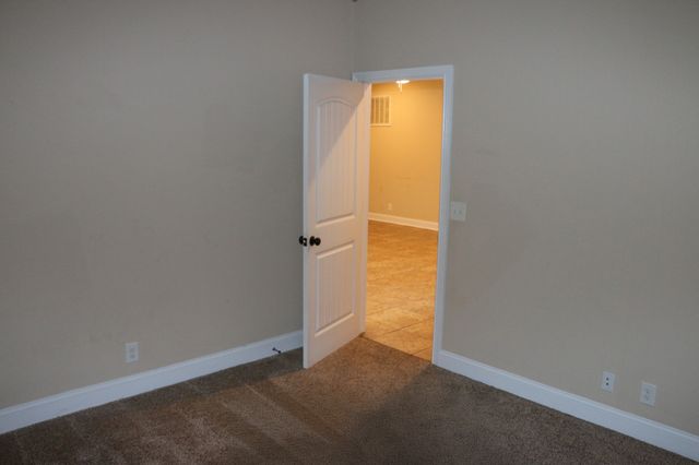 2200 Ellington Gait Dr, Clarksville, TN 37043