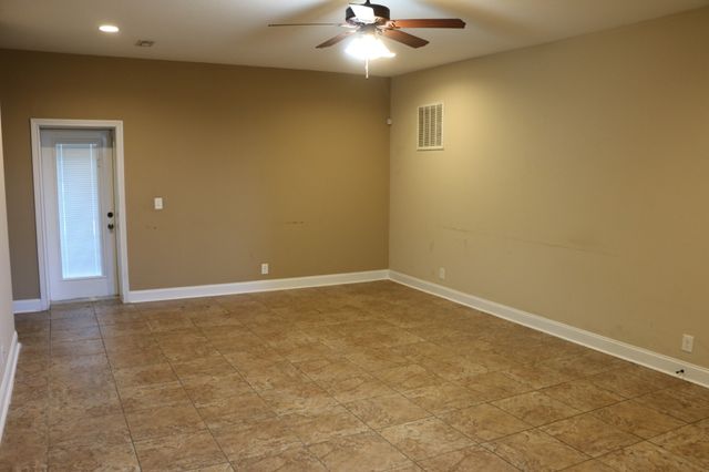 2200 Ellington Gait Dr, Clarksville, TN 37043