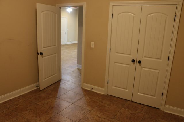 2200 Ellington Gait Dr, Clarksville, TN 37043