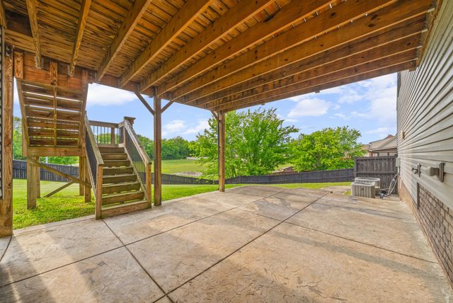 2200 Ellington Gait Dr, Clarksville, TN 37043
