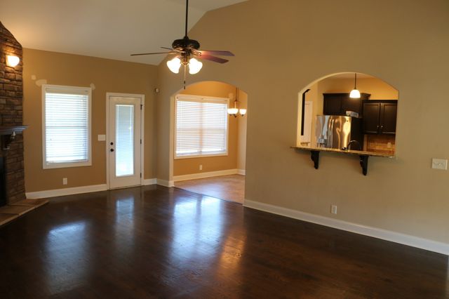 2200 Ellington Gait Dr, Clarksville, TN 37043