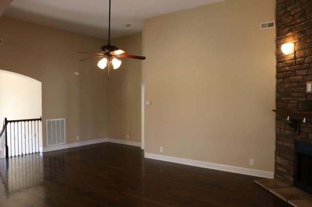 2200 Ellington Gait Dr, Clarksville, TN 37043