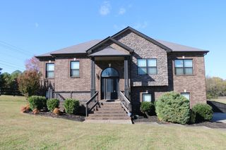 2200 Ellington Gait Dr, Clarksville, TN 37043