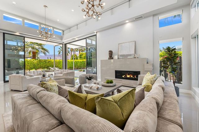 33 Topaz Court, Rancho Mirage, CA 92270