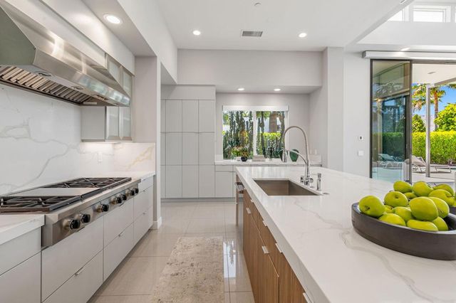 33 Topaz Court, Rancho Mirage, CA 92270