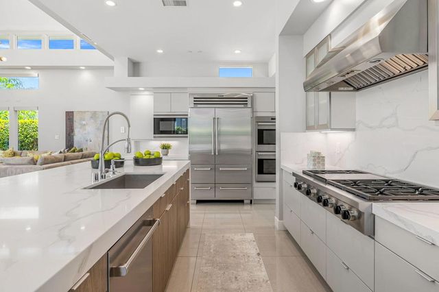 33 Topaz Court, Rancho Mirage, CA 92270