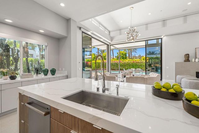 33 Topaz Court, Rancho Mirage, CA 92270