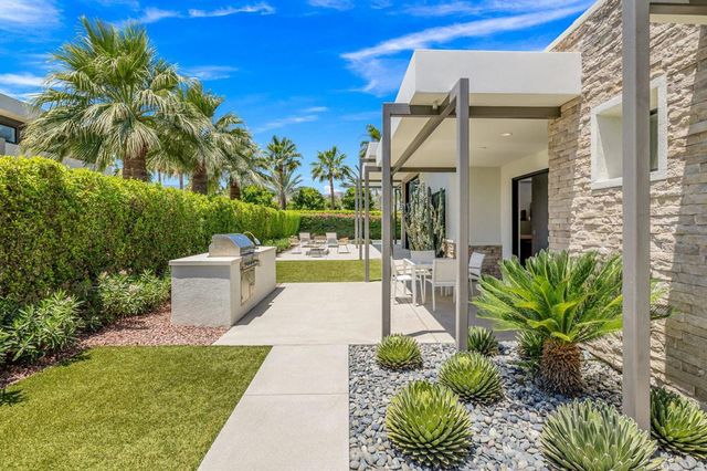 33 Topaz Court, Rancho Mirage, CA 92270
