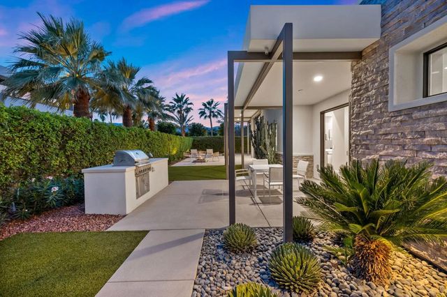 33 Topaz Court, Rancho Mirage, CA 92270