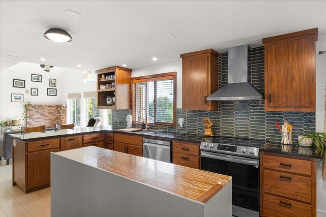 956 NE Beacon Drive, Grants Pass, OR 97526