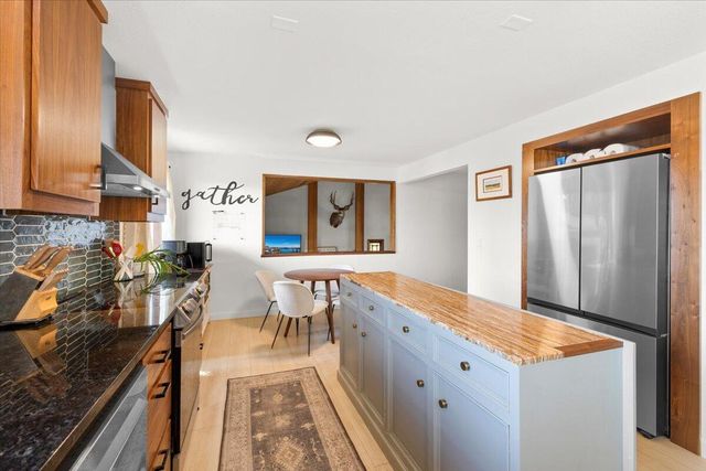 956 NE Beacon Drive, Grants Pass, OR 97526