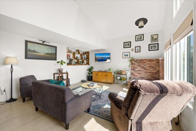 956 NE Beacon Drive, Grants Pass, OR 97526