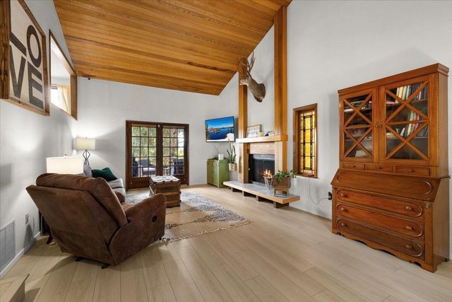 956 NE Beacon Drive, Grants Pass, OR 97526