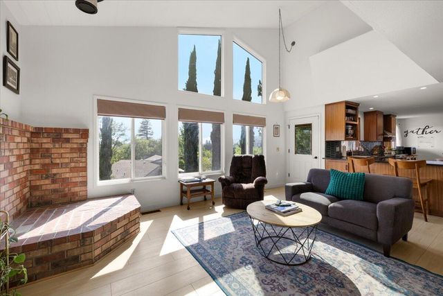 956 NE Beacon Drive, Grants Pass, OR 97526