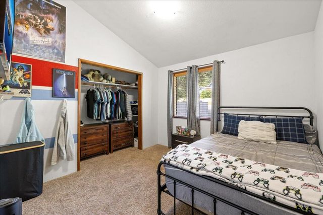 956 NE Beacon Drive, Grants Pass, OR 97526