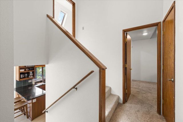 956 NE Beacon Drive, Grants Pass, OR 97526