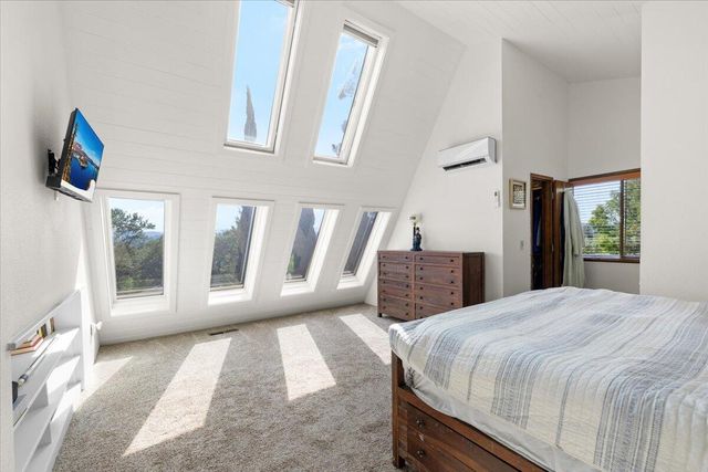 956 NE Beacon Drive, Grants Pass, OR 97526