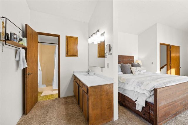 956 NE Beacon Drive, Grants Pass, OR 97526