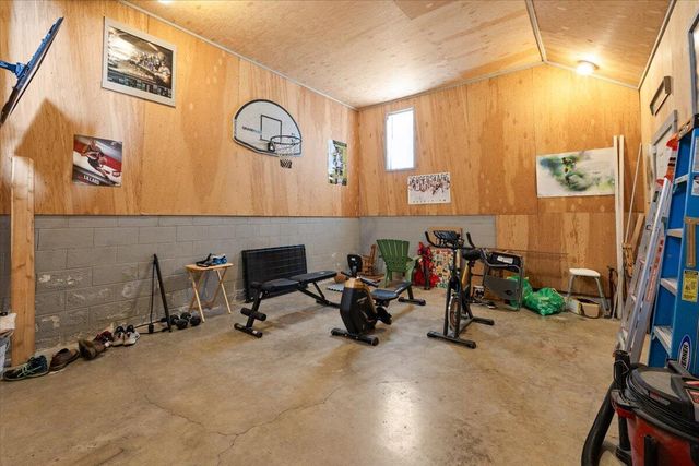 956 NE Beacon Drive, Grants Pass, OR 97526