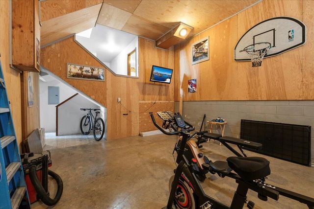 956 NE Beacon Drive, Grants Pass, OR 97526