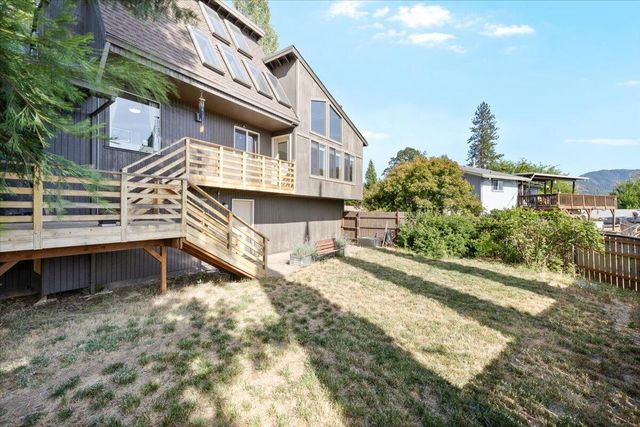 956 NE Beacon Drive, Grants Pass, OR 97526