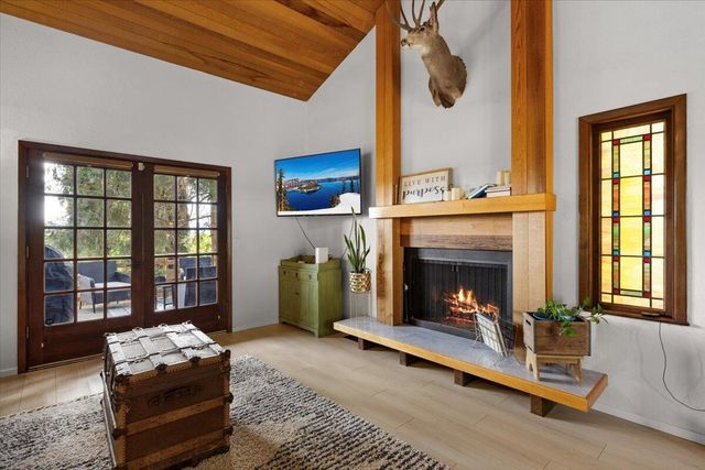 956 NE Beacon Drive, Grants Pass, OR 97526