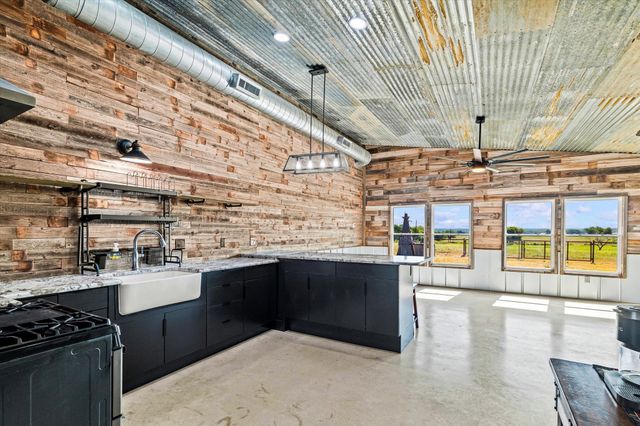 139 County Road 2156, Gainesville, TX 76240